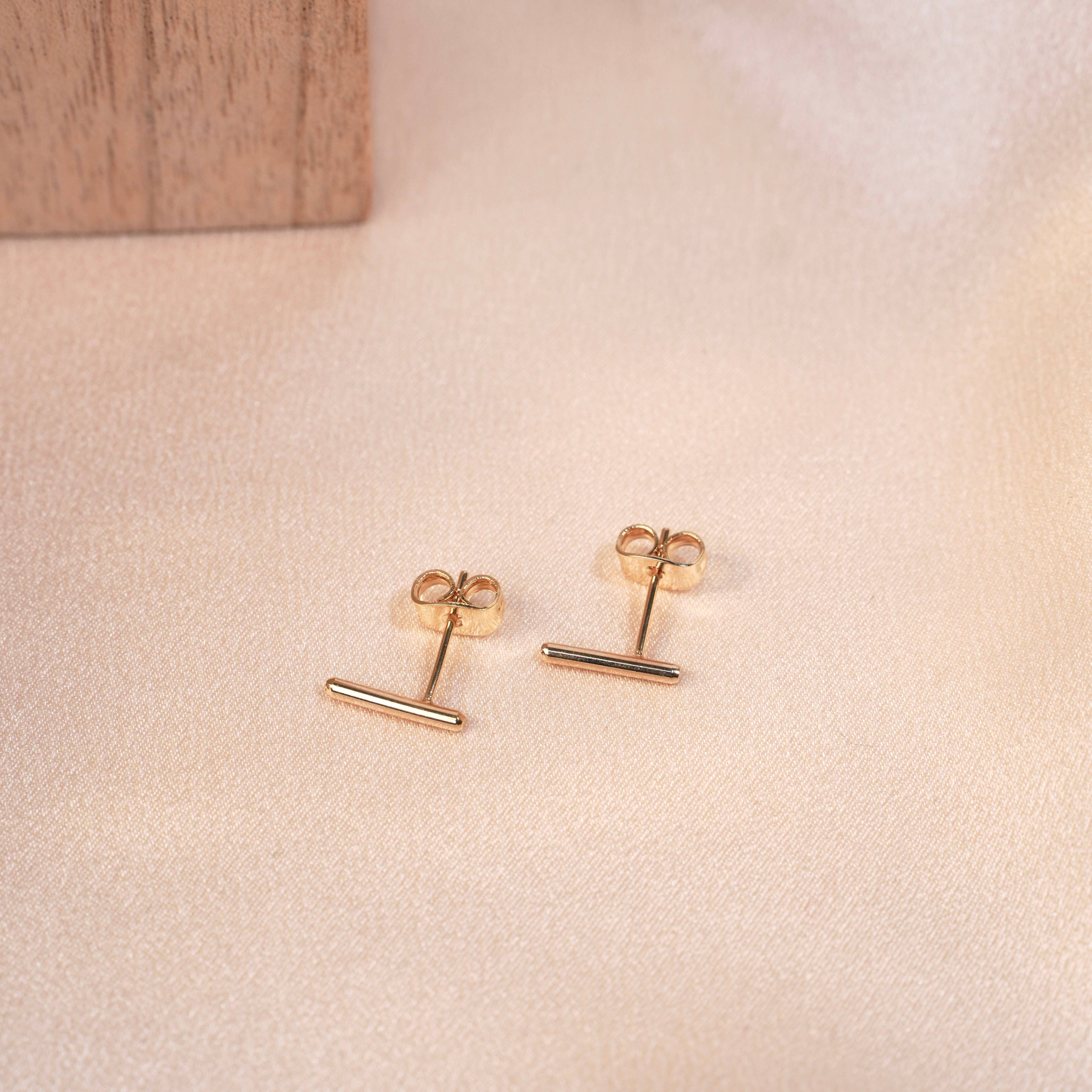 Gold plated bar earring