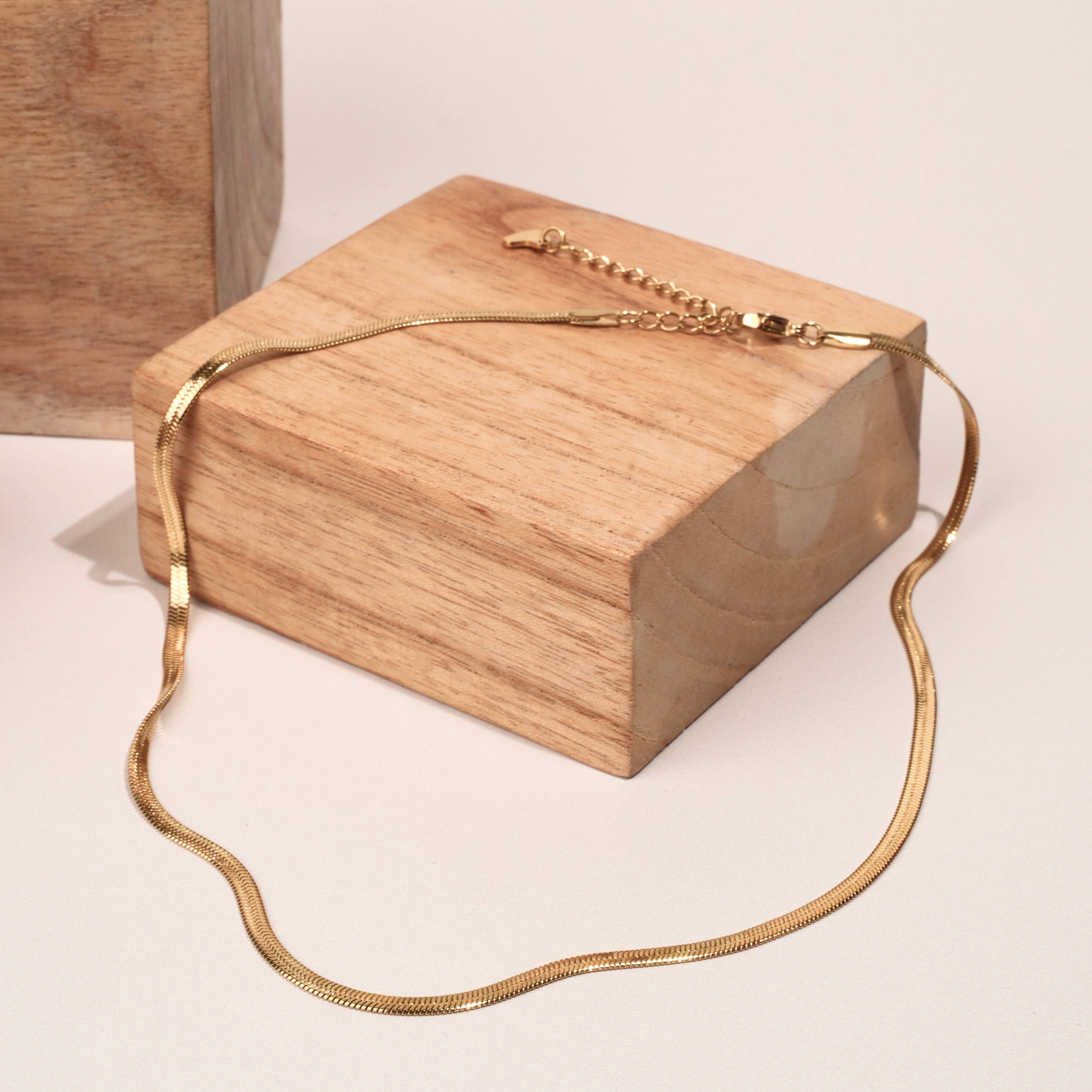 Serpentine flat chain necklace