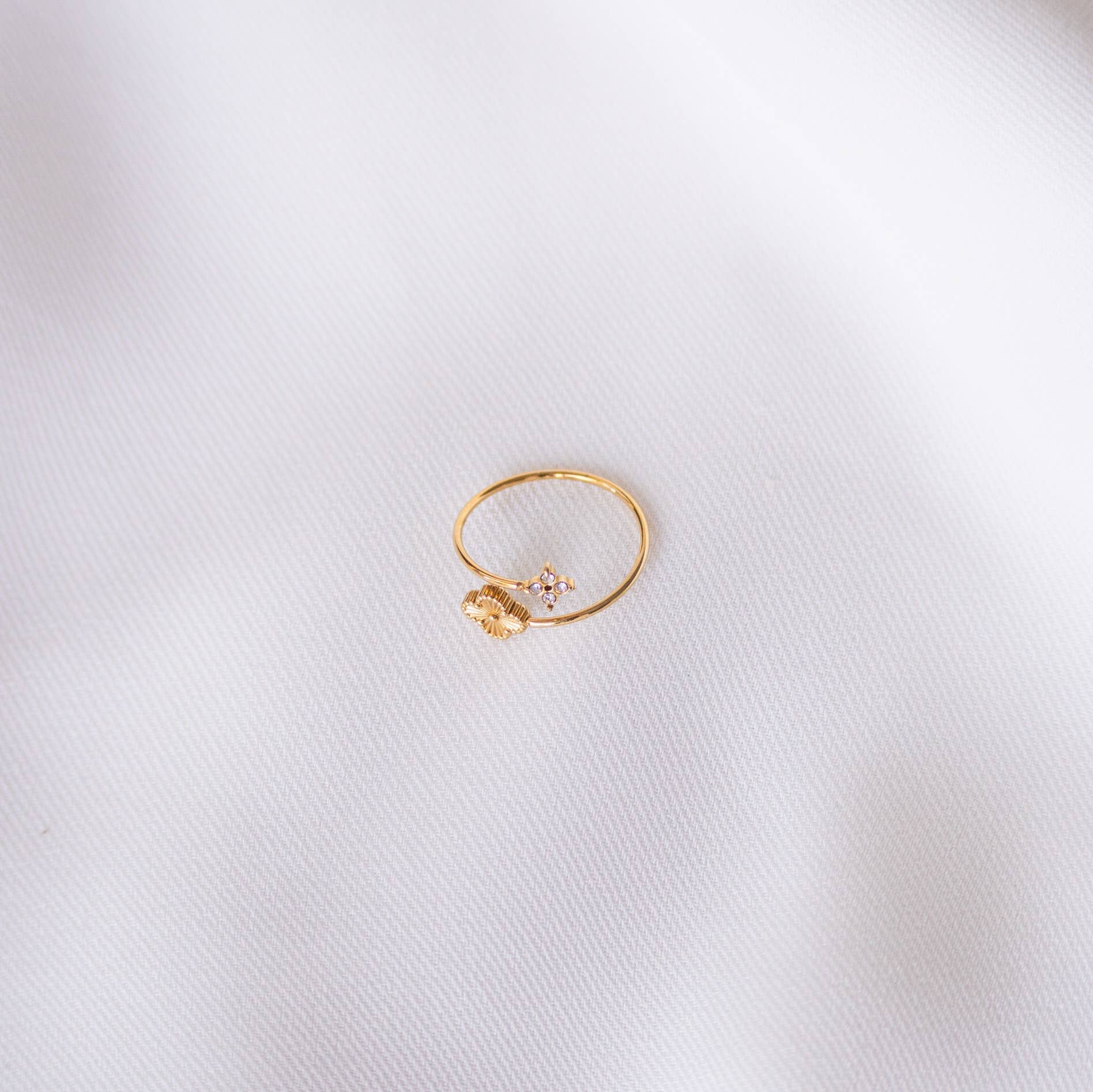 Women's steel clover ring