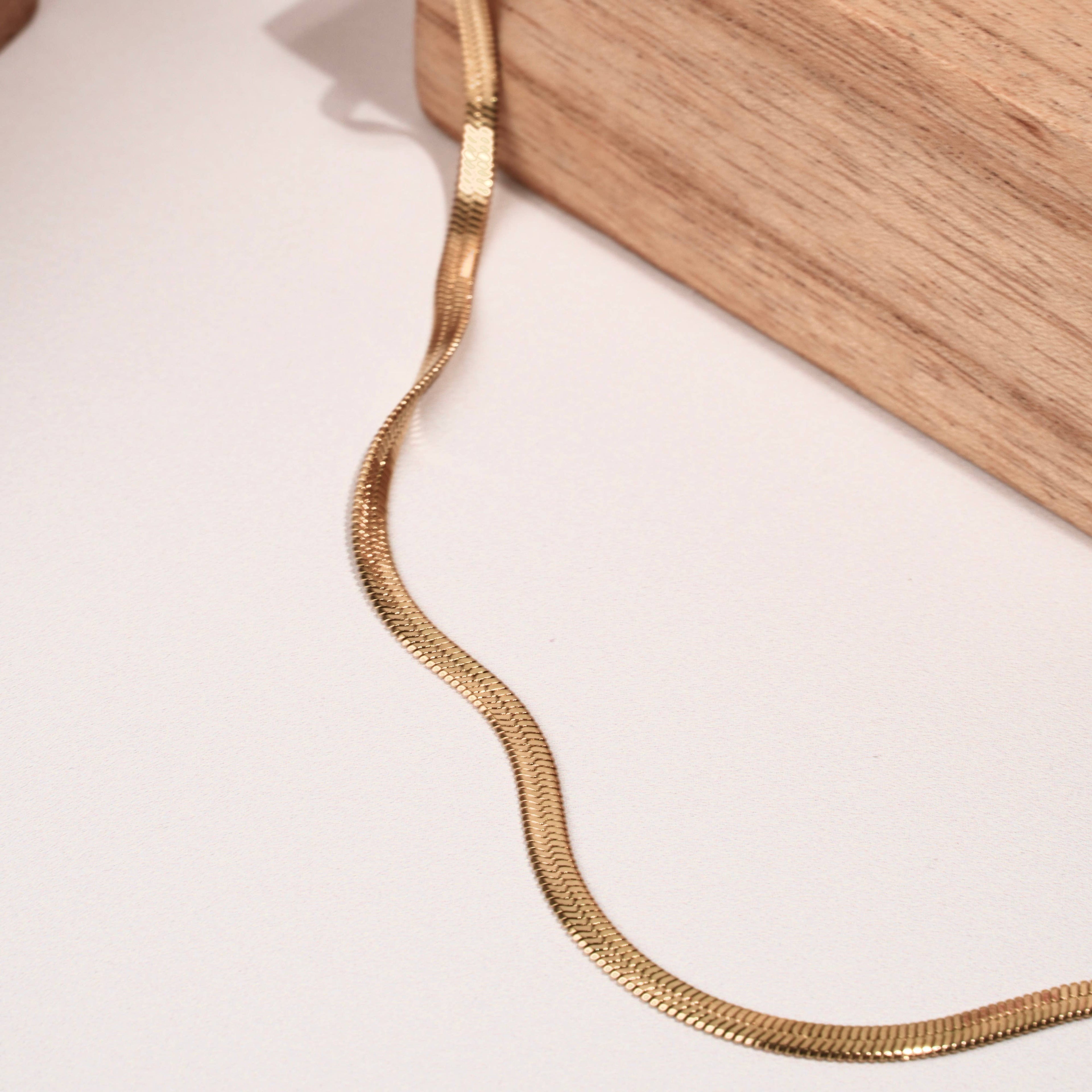 Serpentine flat chain necklace