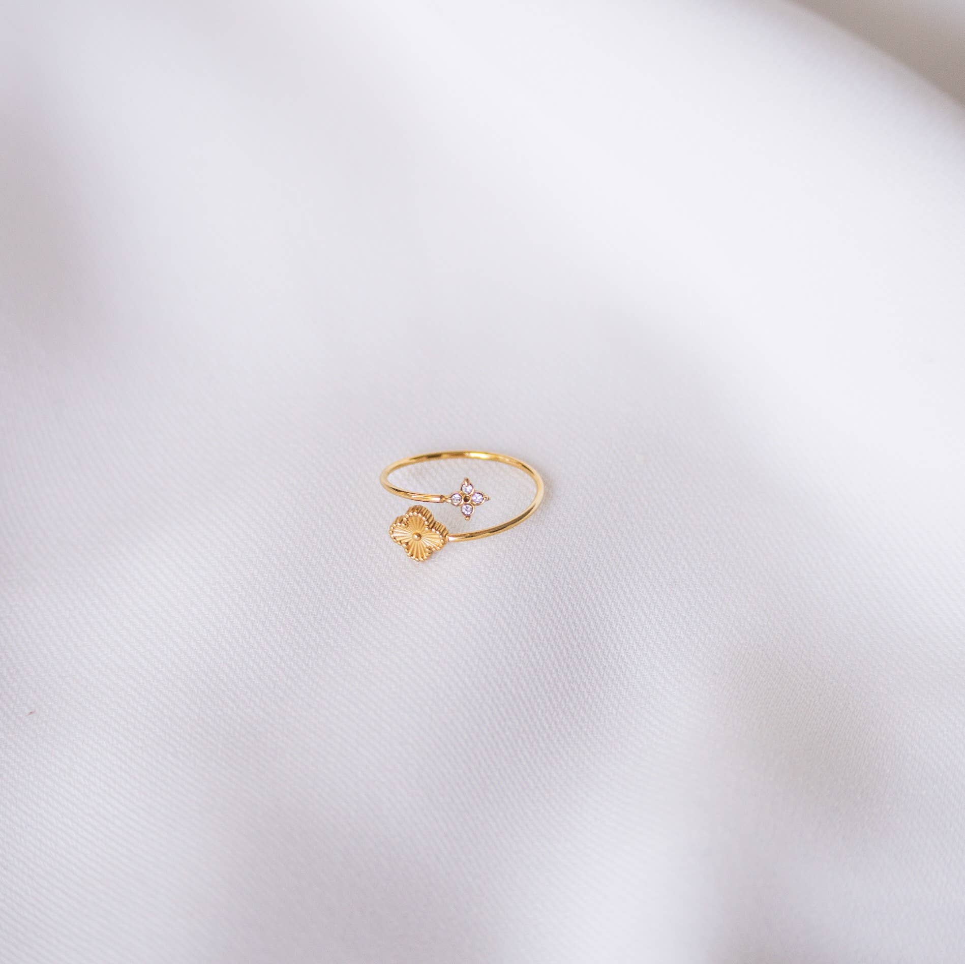 Women's steel clover ring