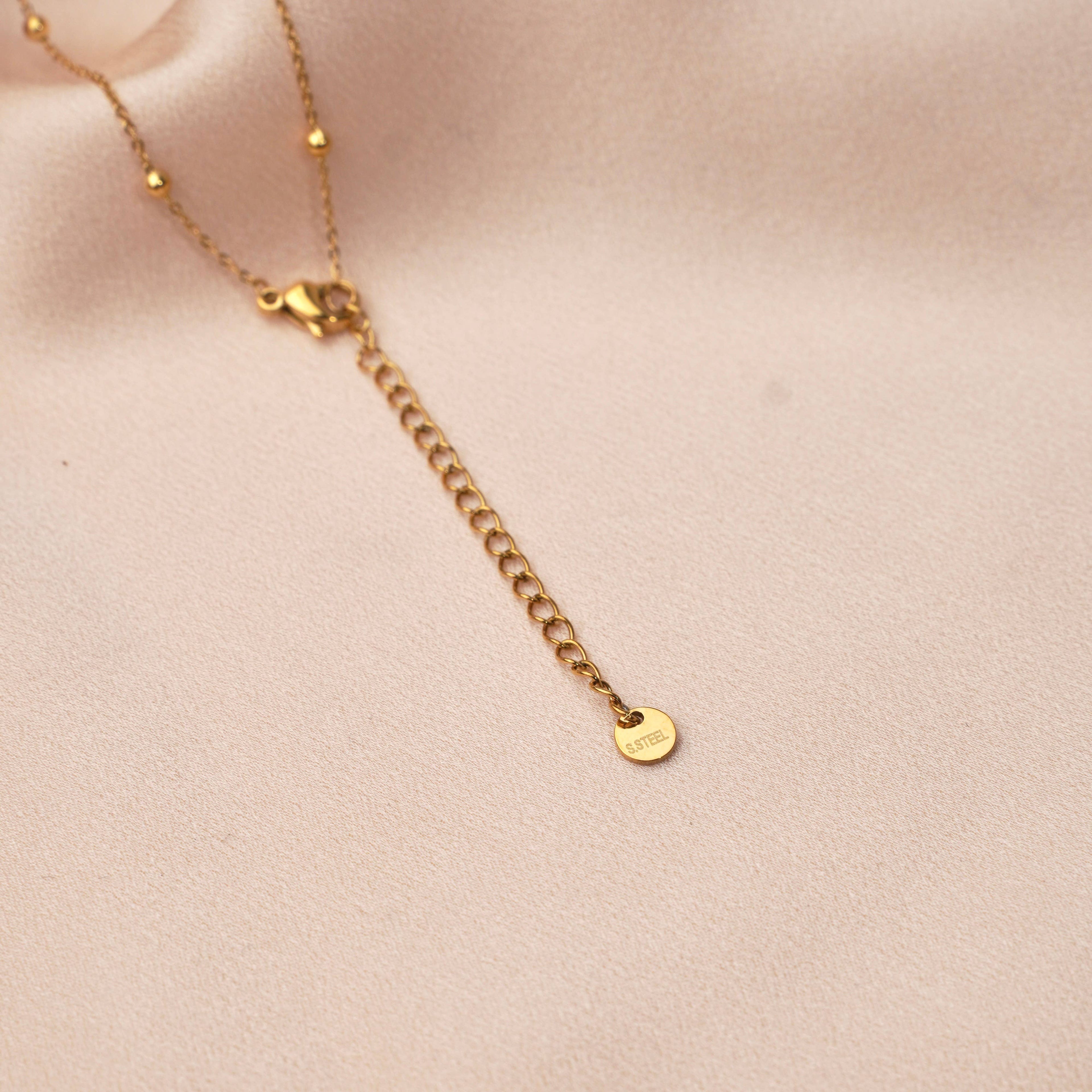 Round pendant necklace